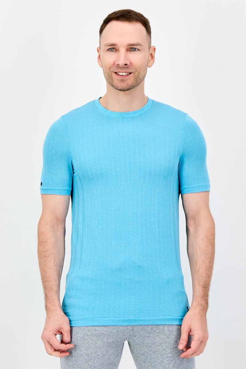 UNDER ARMOUR تي شيرت رياضي للرجال بأكمام قصيرة مناسب في الهواء الطلق، أزرق سماوي - Image 1